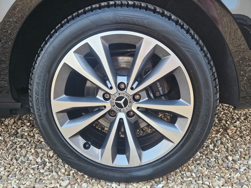 Mercedes-Benz V Class Mpv Black #26