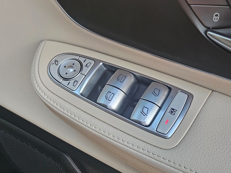 Mercedes-Benz V Class Mpv Black #42