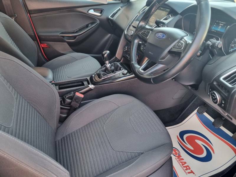 Ford Focus 1.0 Ecoboost 125 Titanium Red #5