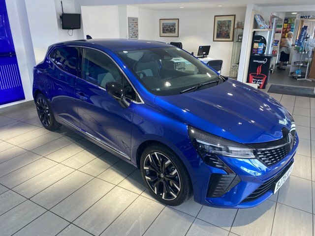Renault Clio E-tech Techno Hatchback Blue