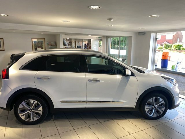 Kia Niro 4 Suv White #2
