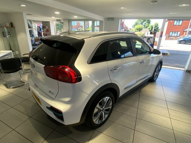 Kia Niro 4 Suv White #3