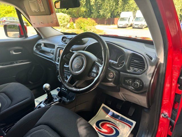 Jeep Renegade 1.6 E-torq Sport Black #10