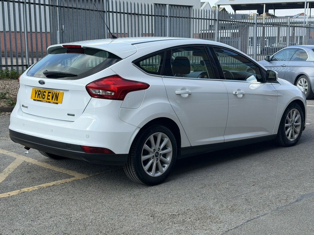 Ford Focus Hatchback 1.0 T Ecoboost Titanium 201616 White #6