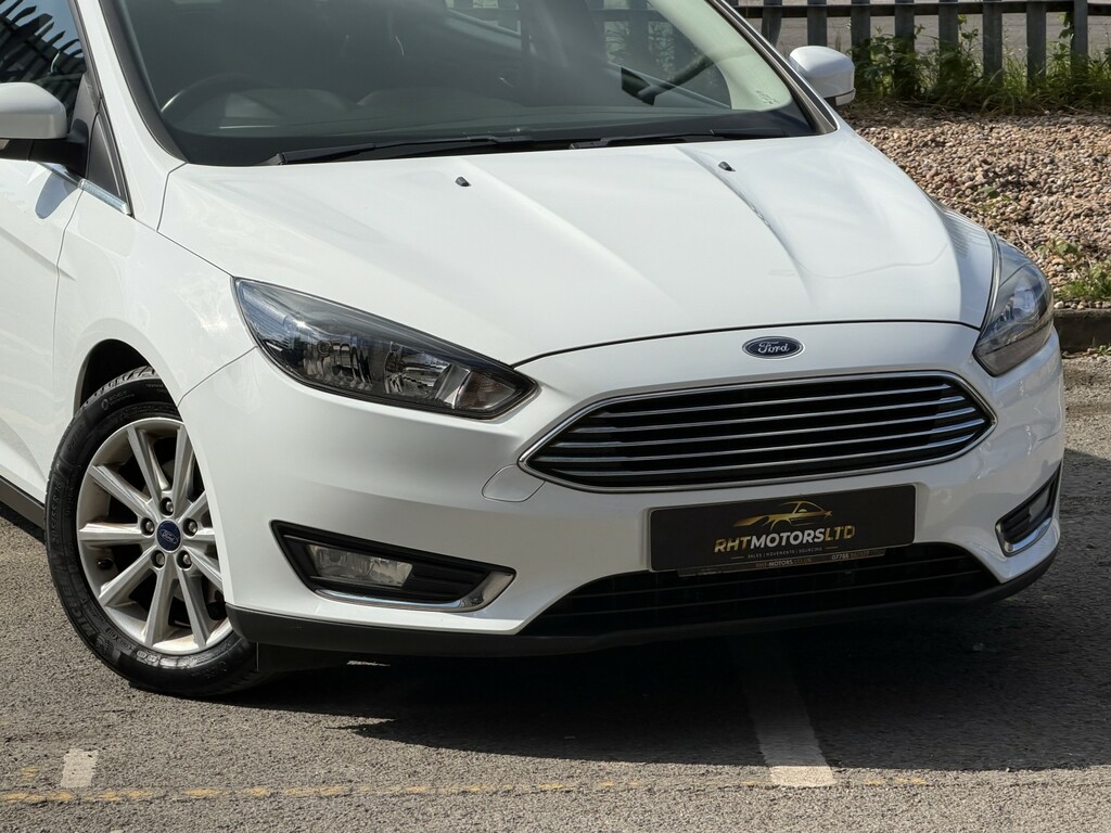 Ford Focus Hatchback 1.0 T Ecoboost Titanium 201616 White #2