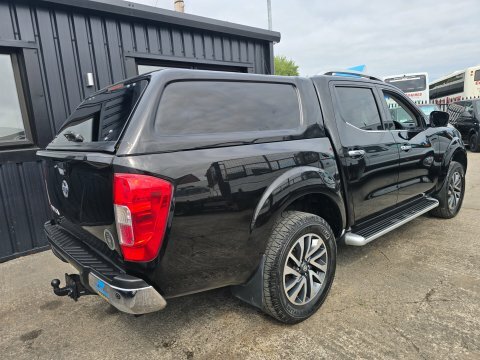 Nissan Navara Dci Tekna 4X4 Black #6