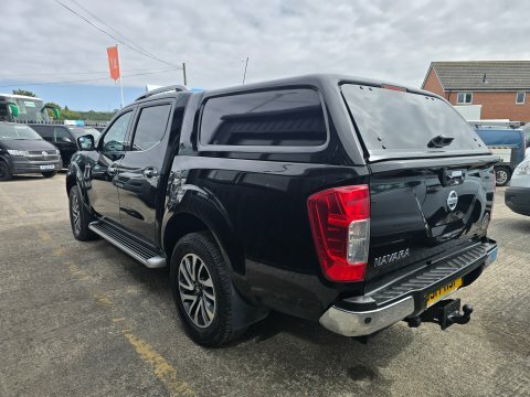 Nissan Navara Dci Tekna 4X4 Black #4