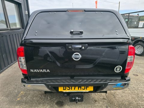 Nissan Navara Dci Tekna 4X4 Black #5