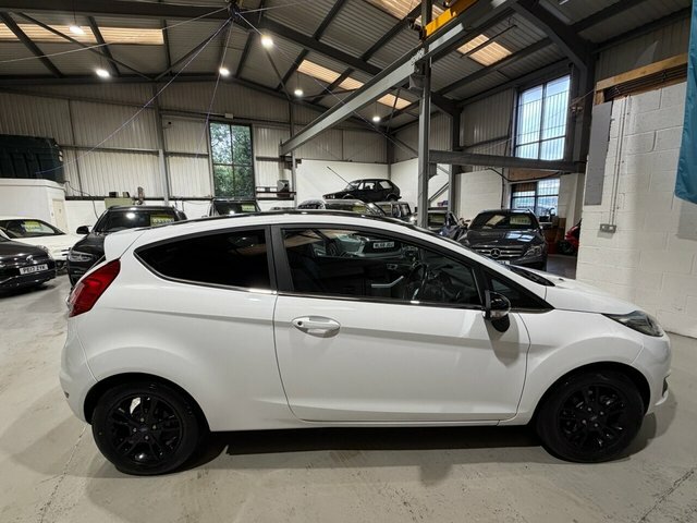 Ford Fiesta 2016 1.25 Zetec White Edition Hatchback White #2