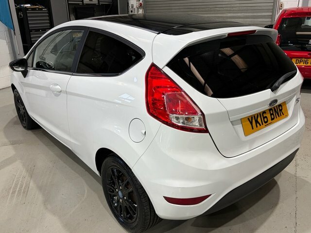 Ford Fiesta 2016 1.25 Zetec White Edition Hatchback White #5
