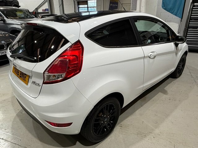 Ford Fiesta 2016 1.25 Zetec White Edition Hatchback White #3