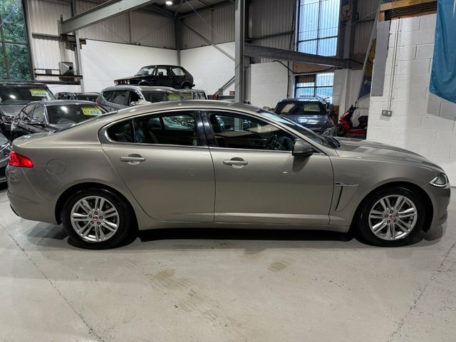 Jaguar XF 2014 2.2D Luxury Saloon Euro 5 Ss Gold #2