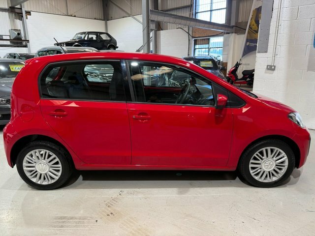 Volkswagen Up 2018 1.0 Move Up Hatchback Euro Red #3