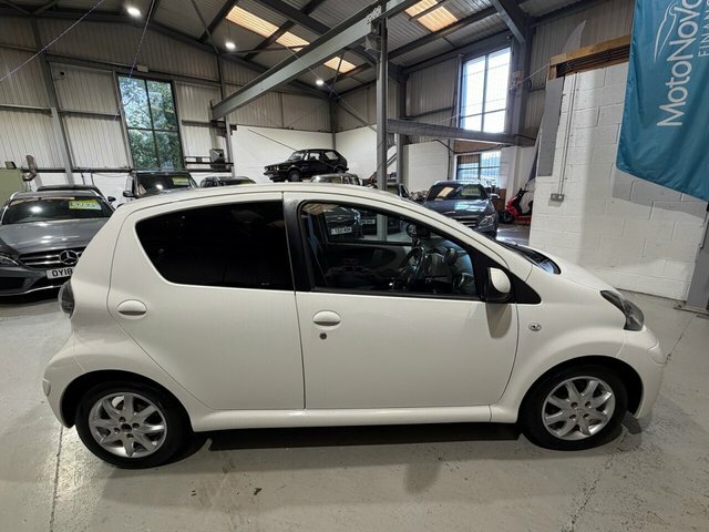 Toyota Aygo 2014 1.0 Vvt-i Mode Hatchback Eu White #2