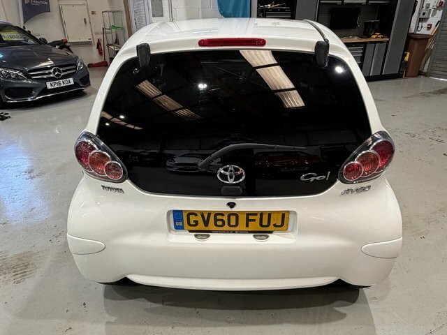 Toyota Aygo 2011 1.0 Vvt-i Go Hatchback Euro White #4
