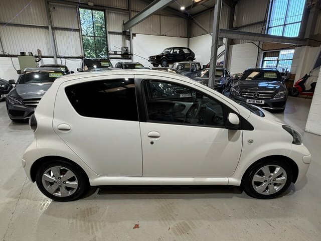Toyota Aygo 2011 1.0 Vvt-i Go Hatchback Euro White #2