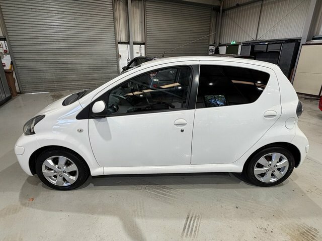 Toyota Aygo 2011 1.0 Vvt-i Go Hatchback Euro White #6