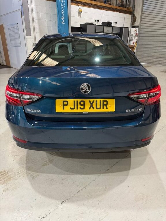 Skoda Superb 2019 2.0 Tdi Se L Executive Hatchback M Blue #4