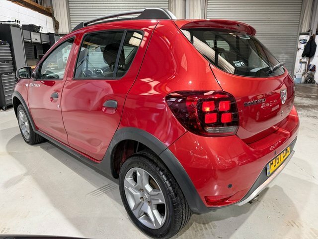 Dacia Sandero Stepway 2017 0.9 Tce Laureate Hatchback Red #5