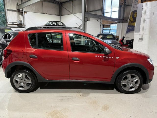 Dacia Sandero Stepway 2017 0.9 Tce Laureate Hatchback Red #2