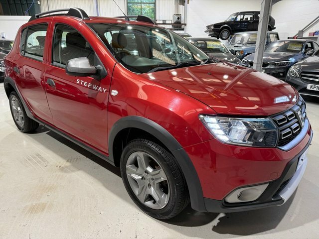 Dacia Sandero Stepway 2017 0.9 Tce Laureate Hatchback Red