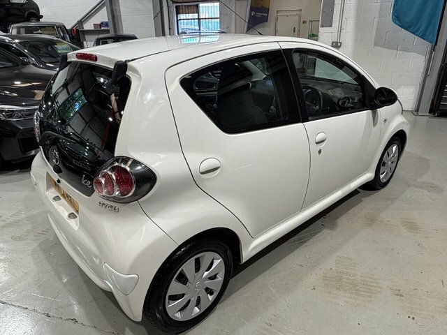 Toyota Aygo 2012 1.0 Vvt-i Ice Hatchback Eur White #3