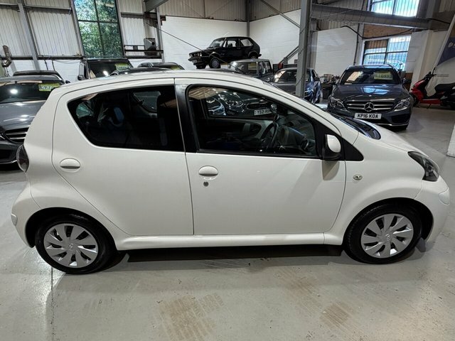 Toyota Aygo 2012 1.0 Vvt-i Ice Hatchback Eur White #2