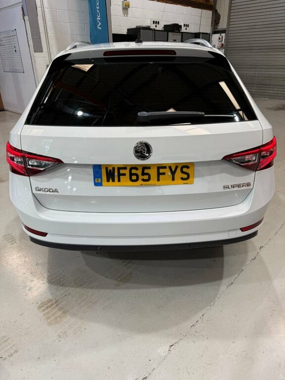 Skoda Superb 2015 2.0 Tdi Se L Executive Estate Manu White #4