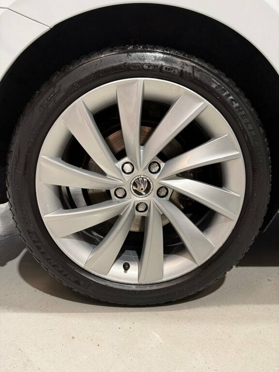 Skoda Superb 1.8 Se Tsi 158 Bhp Grey #9