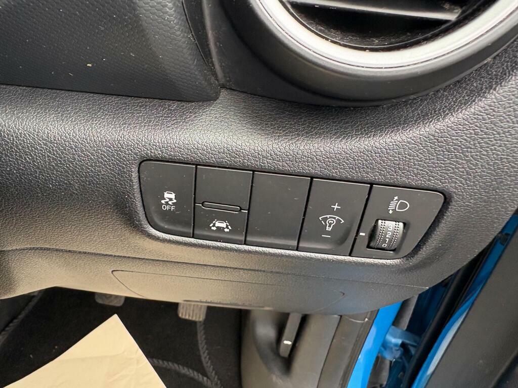 Hyundai Kona S White #14