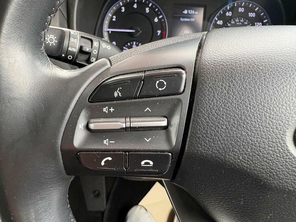 Hyundai Kona S White #15
