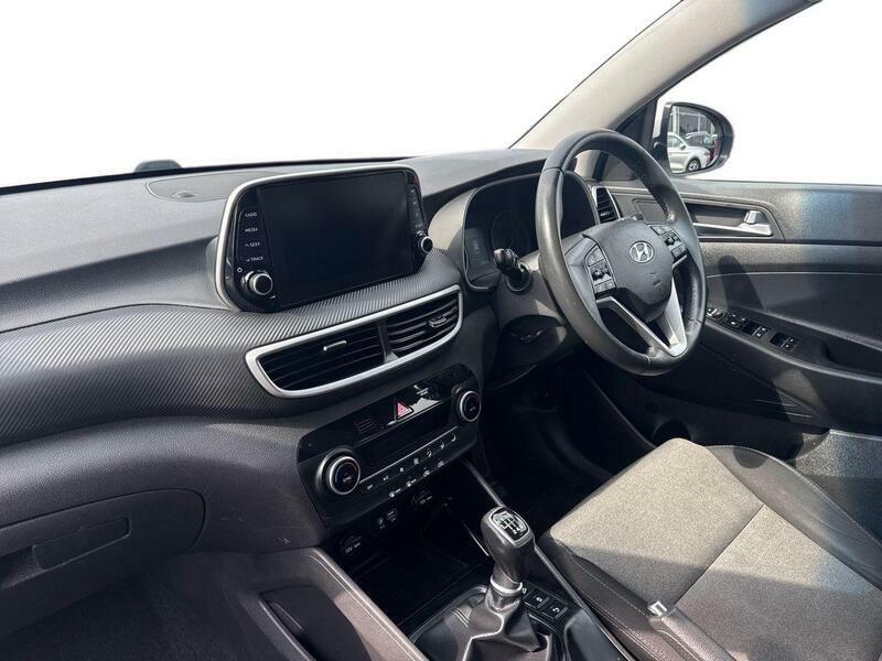 Hyundai Tucson 1.6 Gdi Se Nav Euro 6 Ss DY19HRR White #3