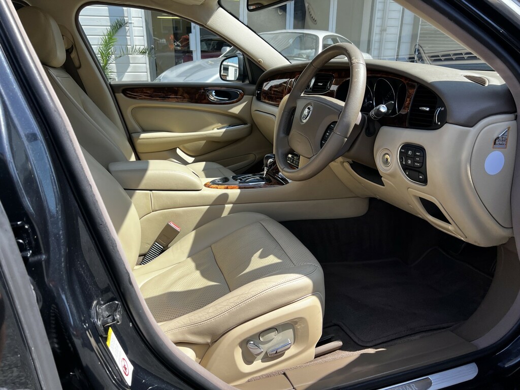 Jaguar XJ Grey #24