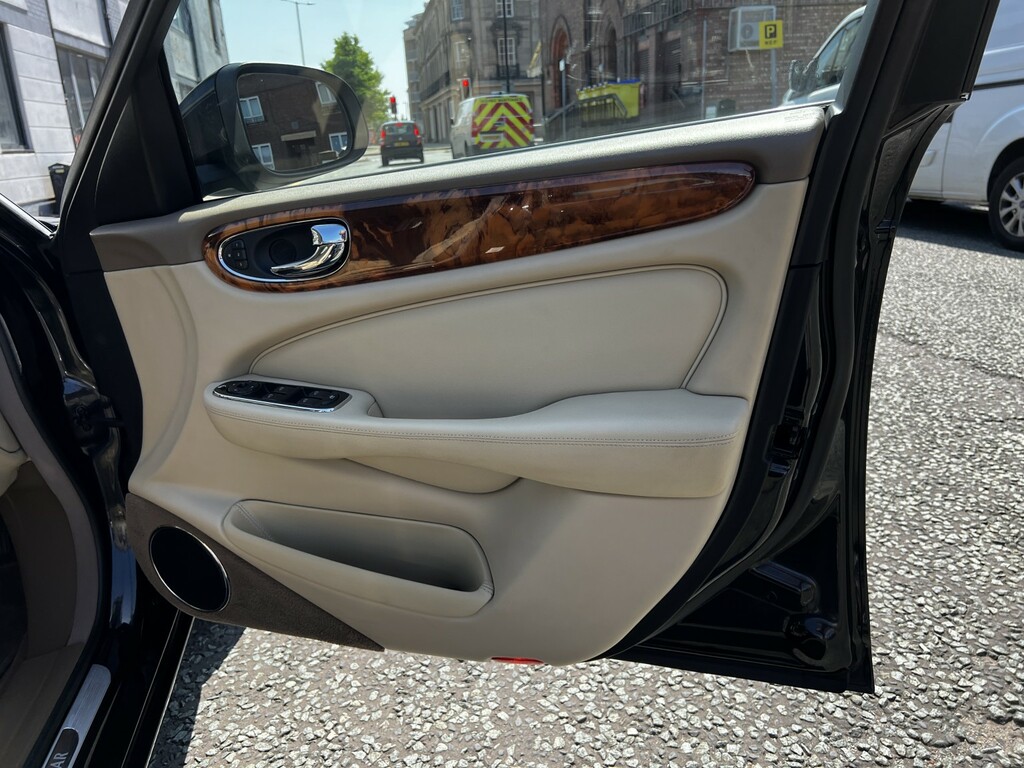 Jaguar XJ Grey #23