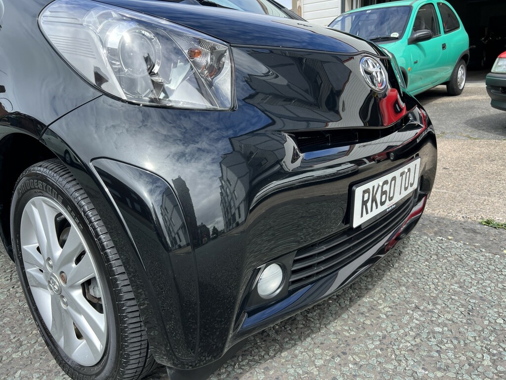 Toyota IQ 2 White #28