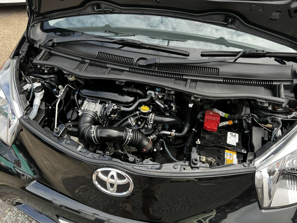 Toyota IQ 2 White #17