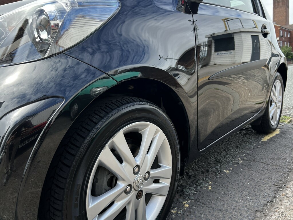 Toyota IQ 2 White #22