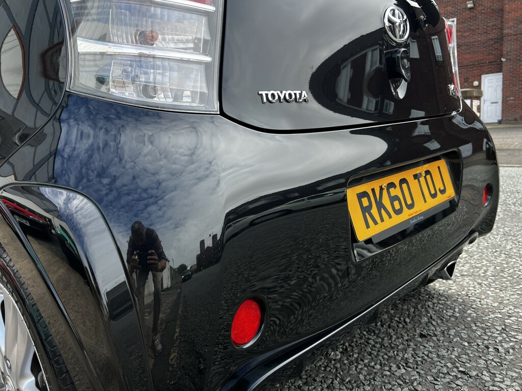 Toyota IQ 2 White #24