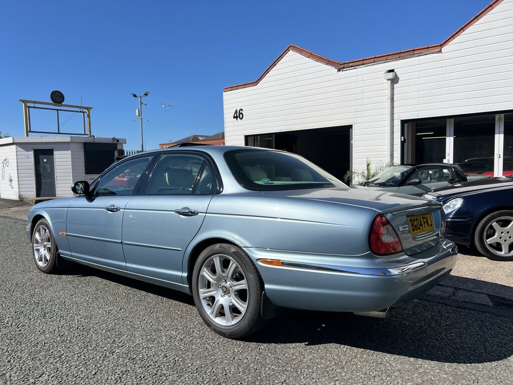 Jaguar XJ Saloon V8 R 200454 Green #7