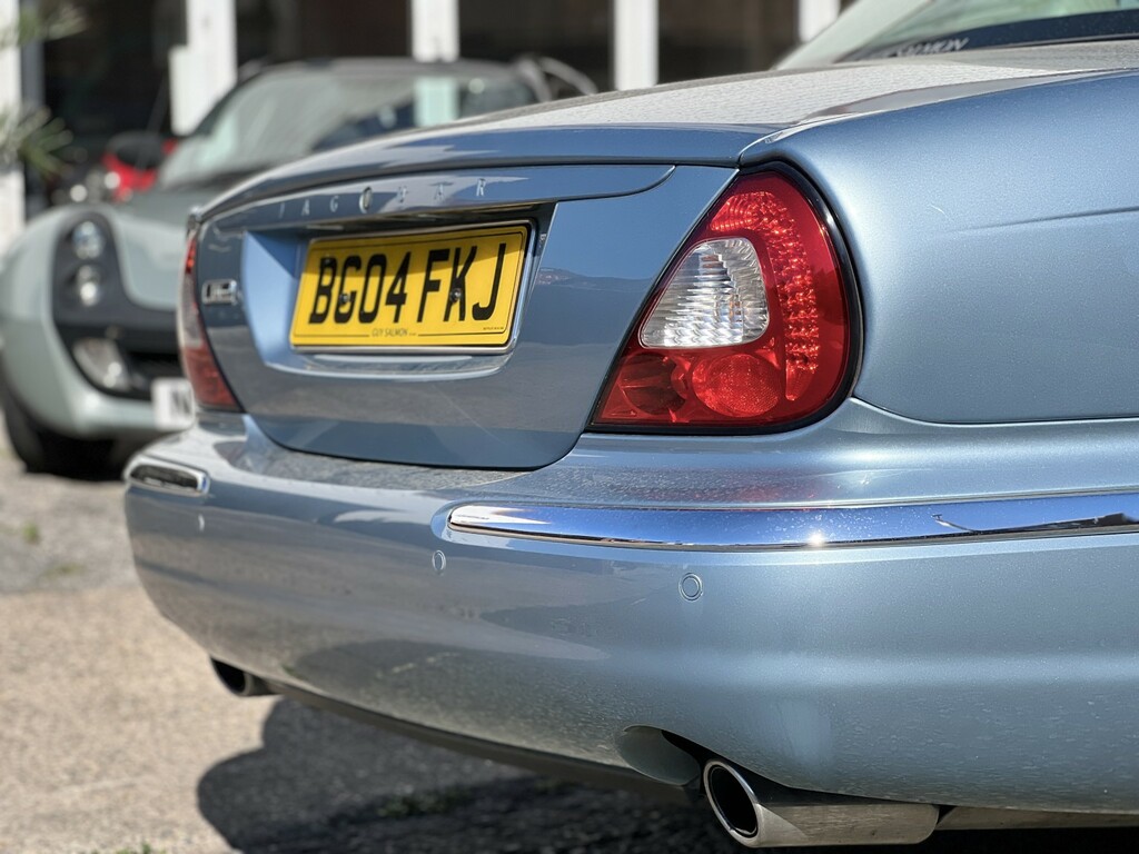 Jaguar XJ Saloon V8 R 200454 Green #11