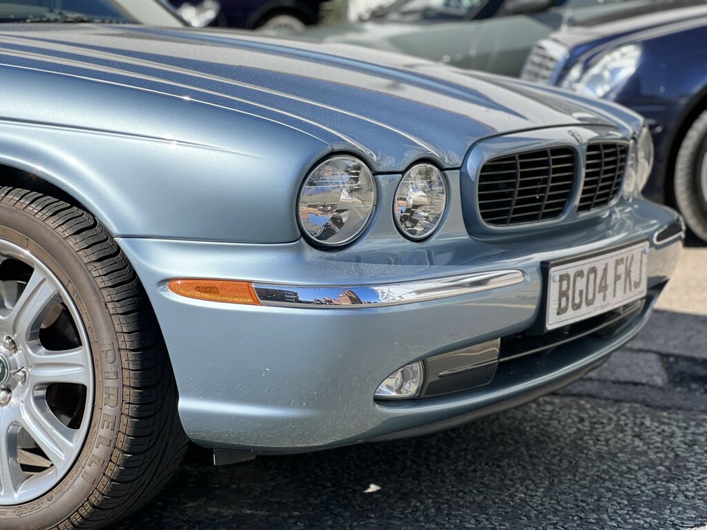 Jaguar XJ Saloon V8 R 200454 Green #12