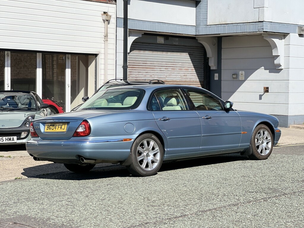 Jaguar XJ Saloon V8 R 200454 Green #8