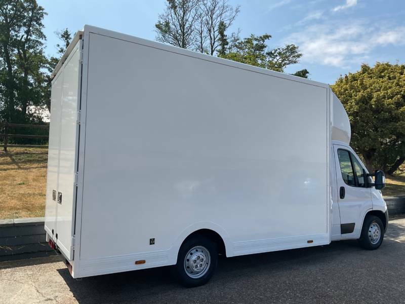 Peugeot Boxer 2.2 Bluehdi Low Floor Luton 140Ps White #4