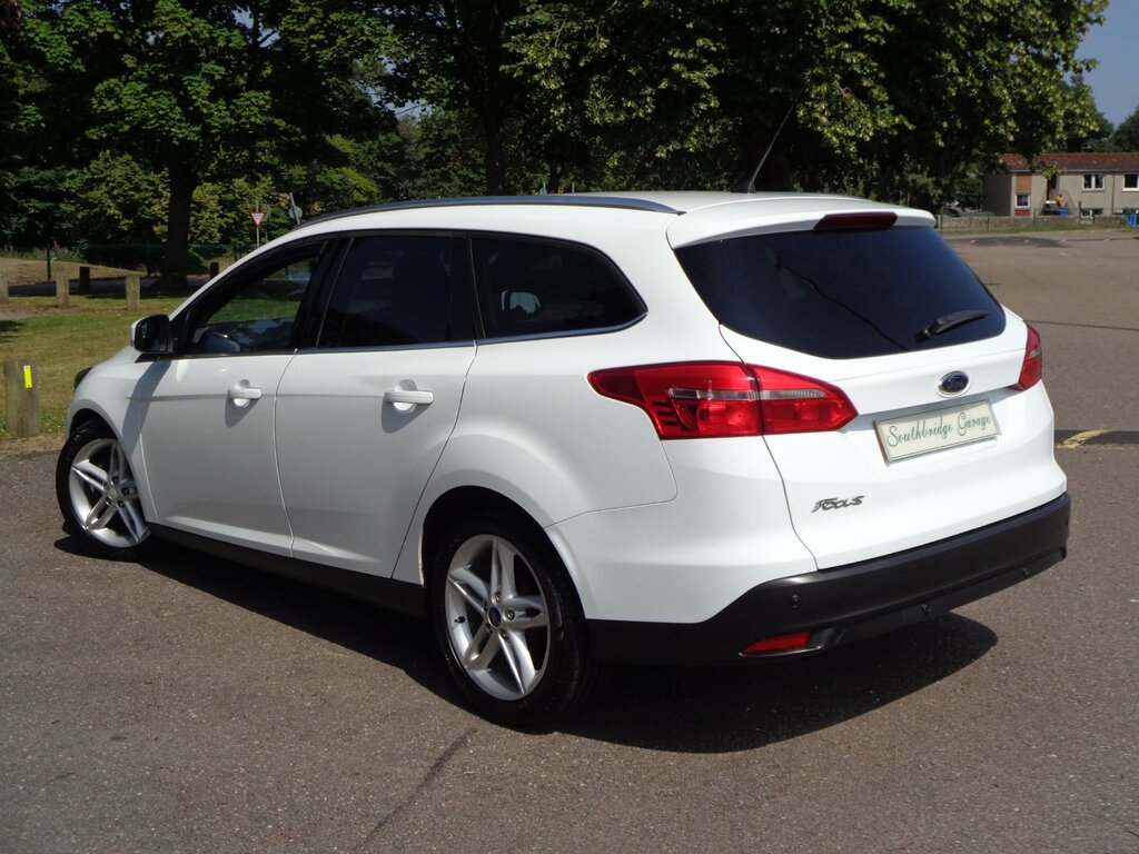 Ford Focus 1.5 Tdci 120 Zetec Navigation Estate 5-Door White #4