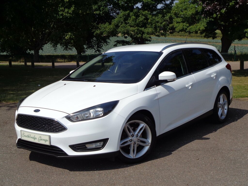 Ford Focus 1.5 Tdci 120 Zetec Navigation Estate 5-Door White #2