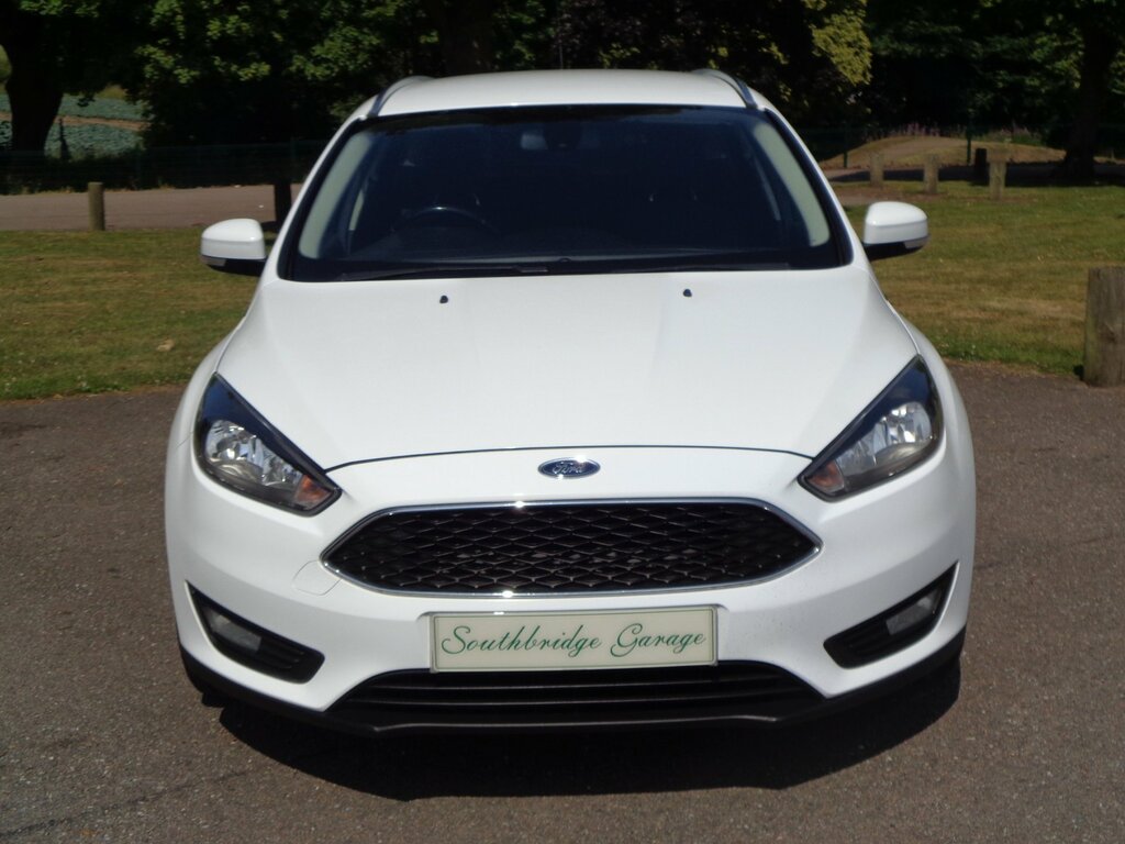 Ford Focus 1.5 Tdci 120 Zetec Navigation Estate 5-Door White #5