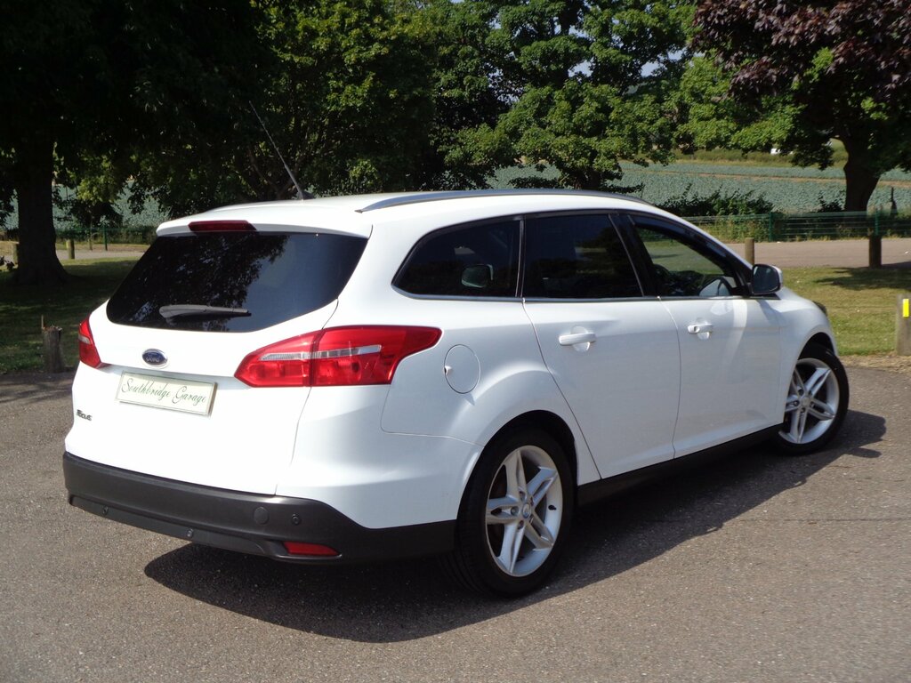 Ford Focus 1.5 Tdci 120 Zetec Navigation Estate 5-Door White #3