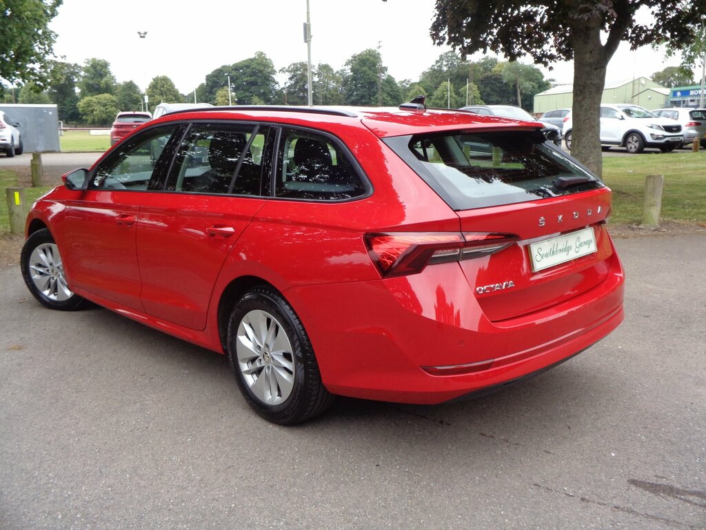 Skoda Octavia 1.5 Tsi 150 Act Se 5-Door Estate Red #5