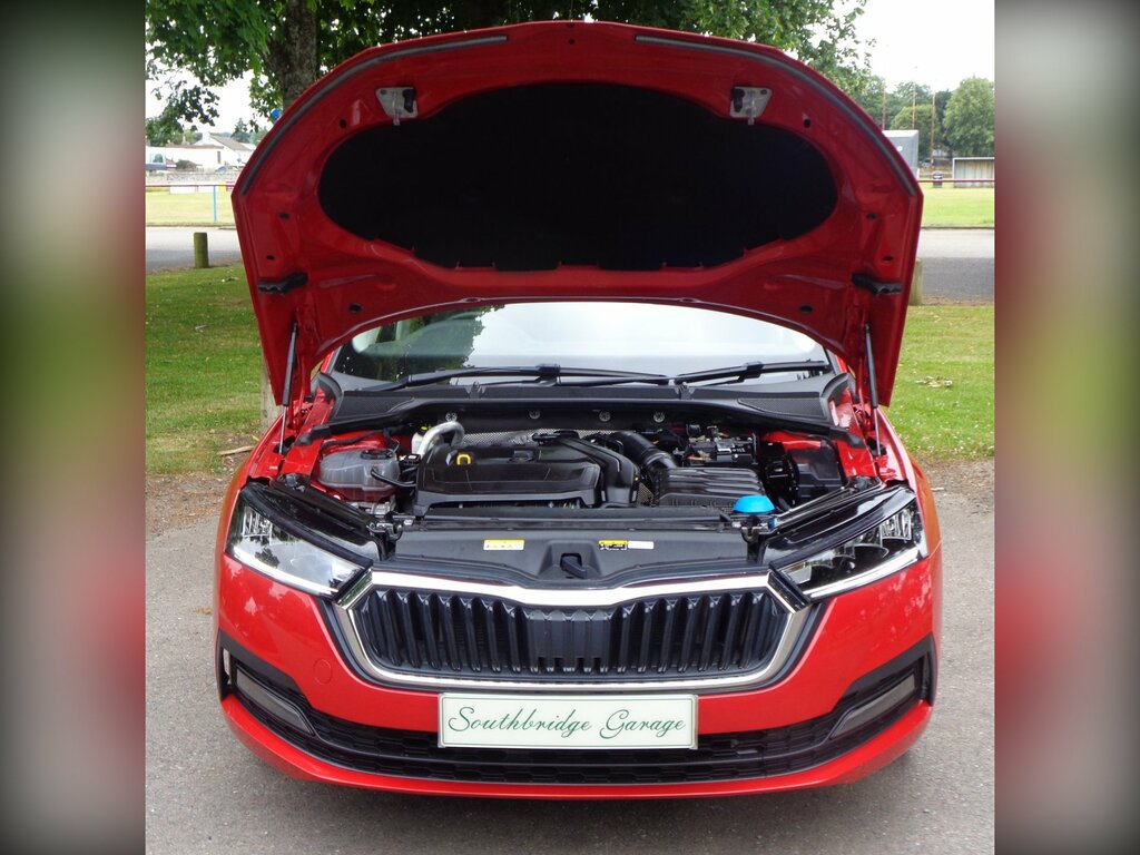 Skoda Octavia 1.5 Tsi 150 Act Se 5-Door Estate Red #4