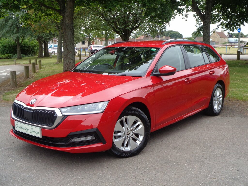 Skoda Octavia 1.5 Tsi 150 Act Se 5-Door Estate Red #2